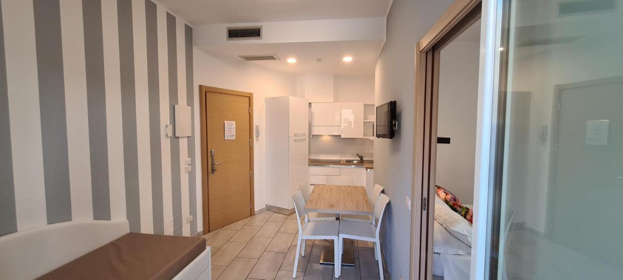 Rubino Apartments A 100Metri Dal Mare Риччоне Экстерьер фото
