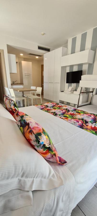 Rubino Apartments A 100Metri Dal Mare Риччоне Экстерьер фото