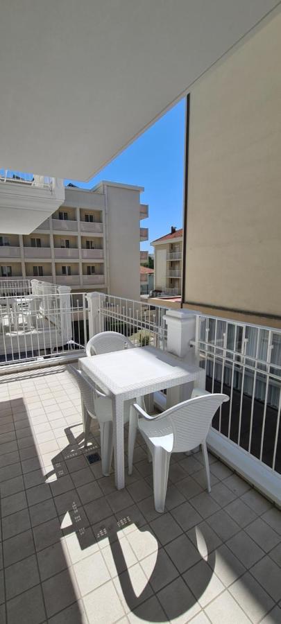 Rubino Apartments A 100Metri Dal Mare Риччоне Экстерьер фото