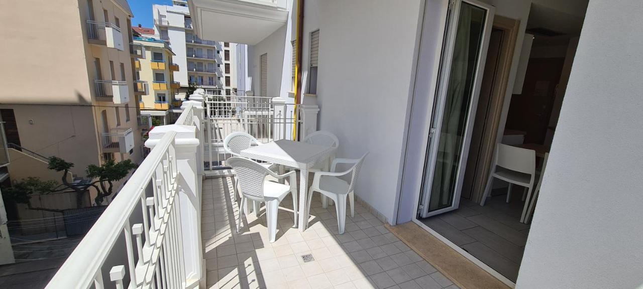 Rubino Apartments A 100Metri Dal Mare Риччоне Экстерьер фото