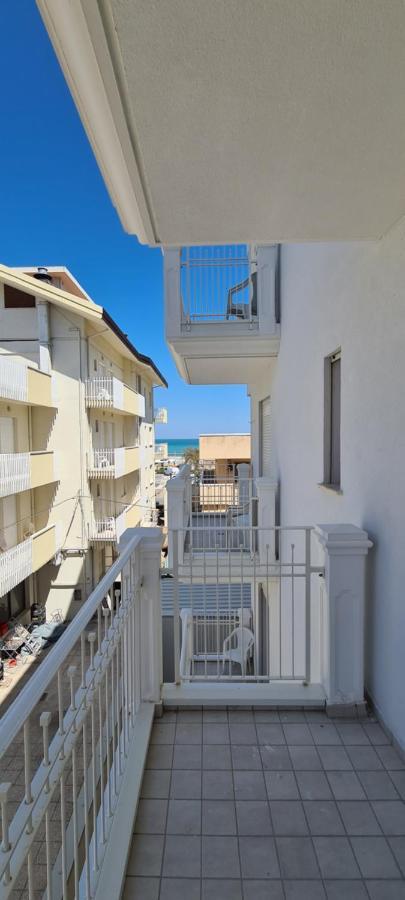 Rubino Apartments A 100Metri Dal Mare Риччоне Экстерьер фото