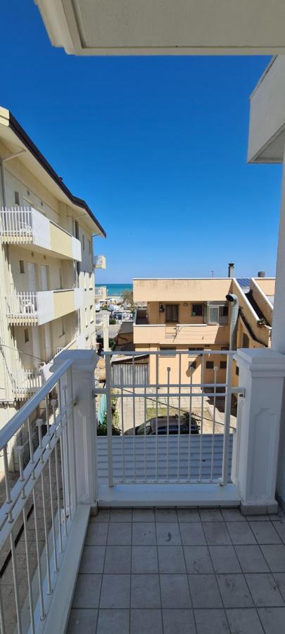 Rubino Apartments A 100Metri Dal Mare Риччоне Экстерьер фото