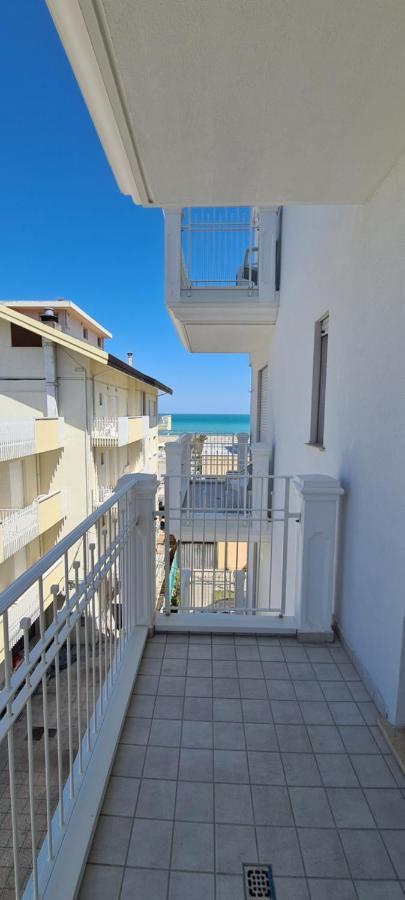 Rubino Apartments A 100Metri Dal Mare Риччоне Экстерьер фото